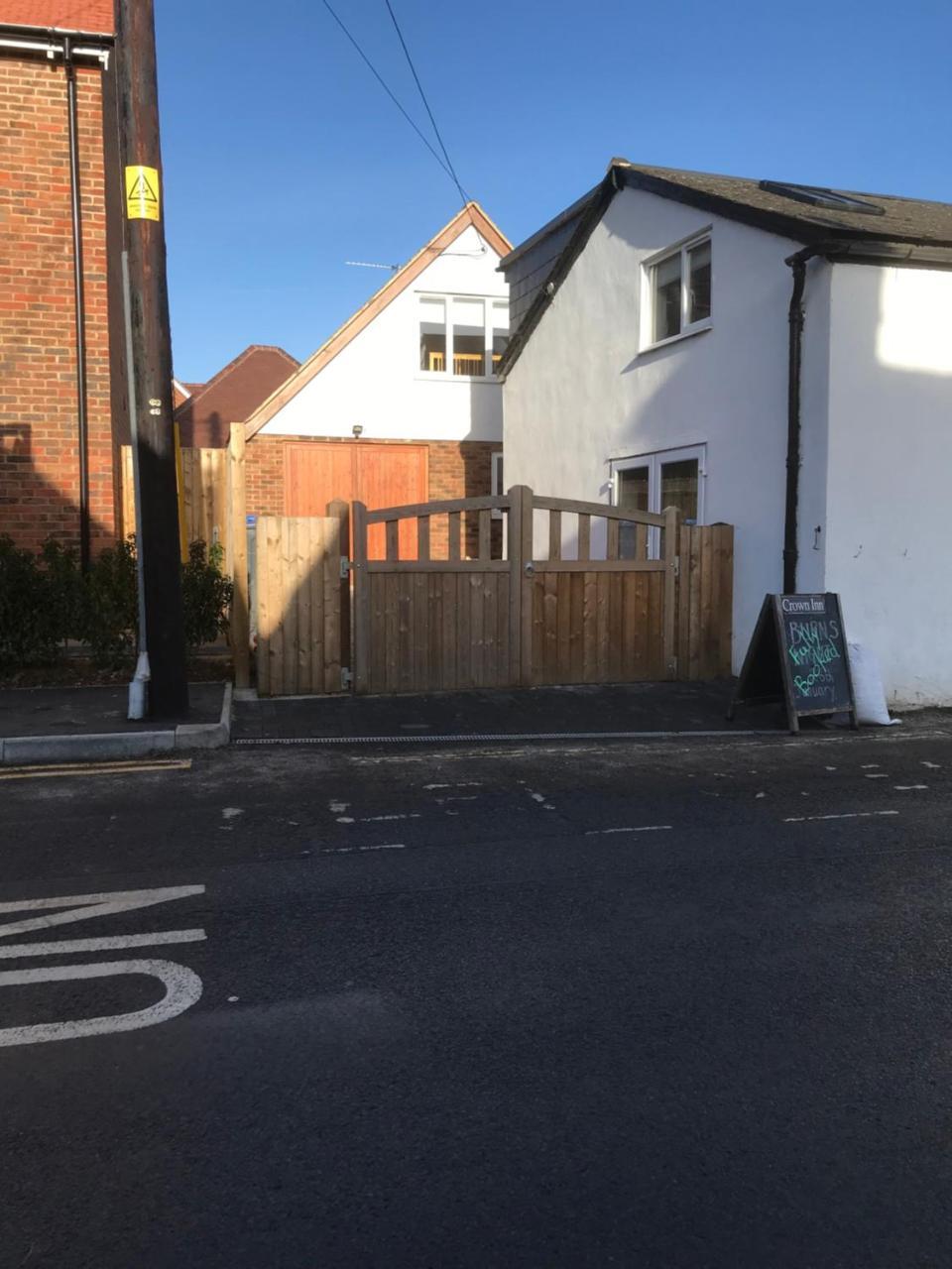 Studio Above Worlds End Microbrewery And Behind The Crown Inn Pewsey Екстериор снимка
